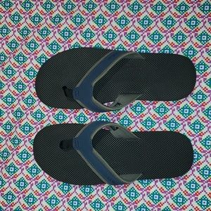 L.L. Bean Men's flip flops size 11
